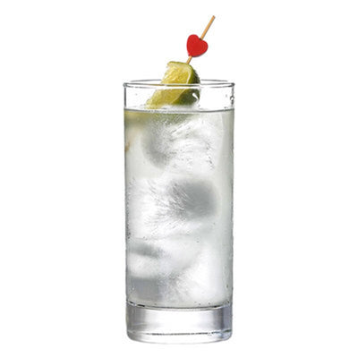 Verre highball droit (~290 mL) façon Collins, avec un gin tonic et une tranche de citron vert