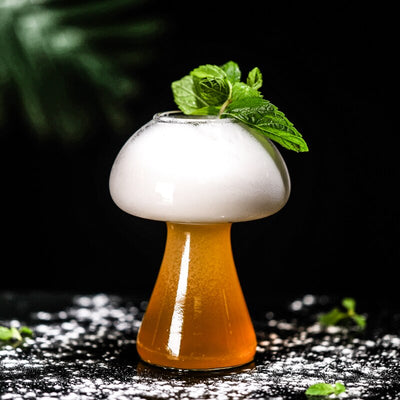 Détail du chapeau-bol et du pied évasé du verre à cocktail champignon