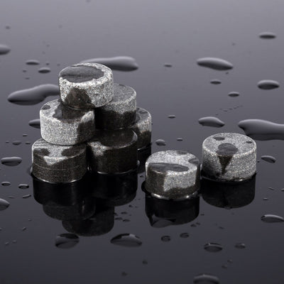 9 pierres à whisky cylindriques en granite noir avec sachet en tissu