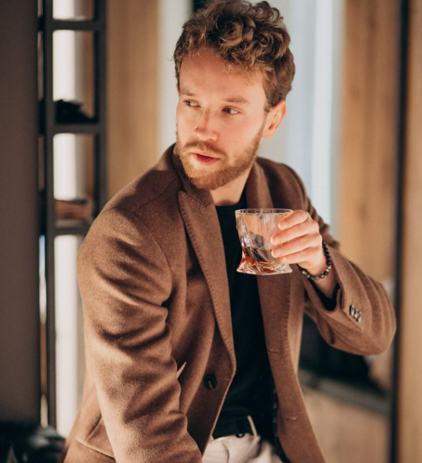 Offrir à quelqu'un qui débute le whisky : le premier équipement