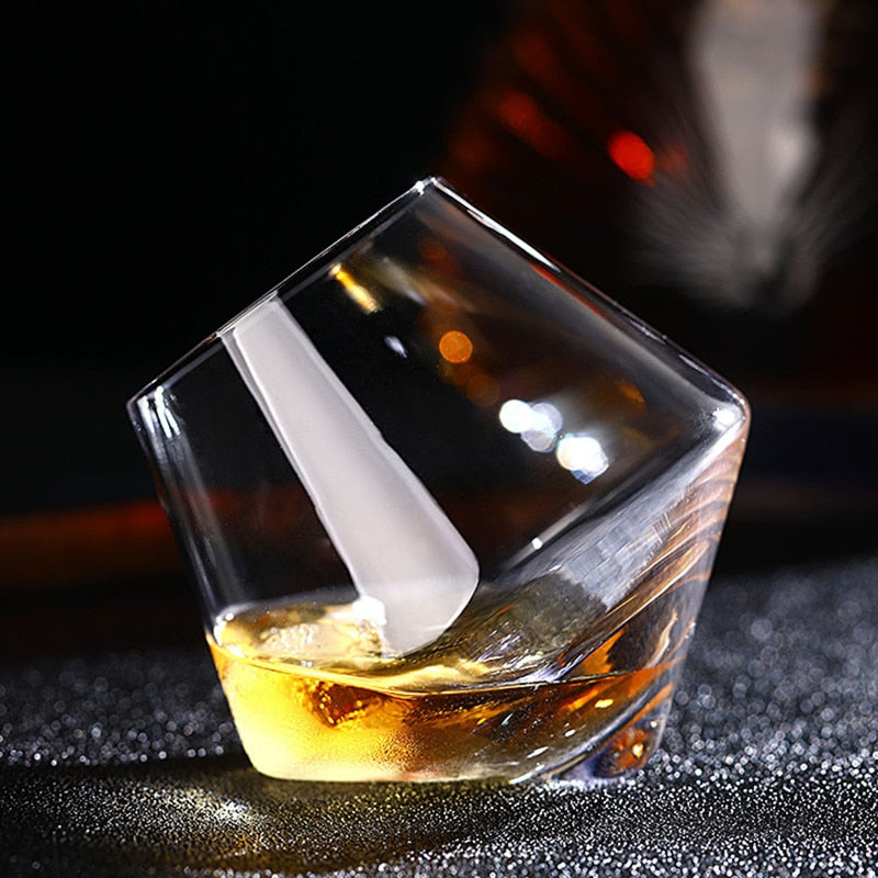 Verre qui tourne, à bascule, toupie : est-ce le même verre ?