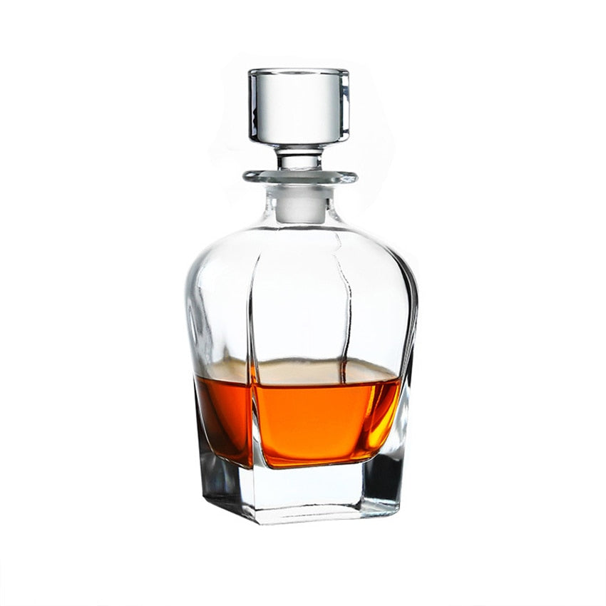 Carafe à whisky Dôme Carré en verre lisse, base carrée et épaules bombées, bouchon cylindrique