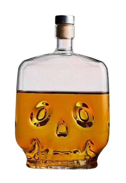 Carafe à whisky Tête de Mort remplie de whisky — crâne en relief aux orbites creuses