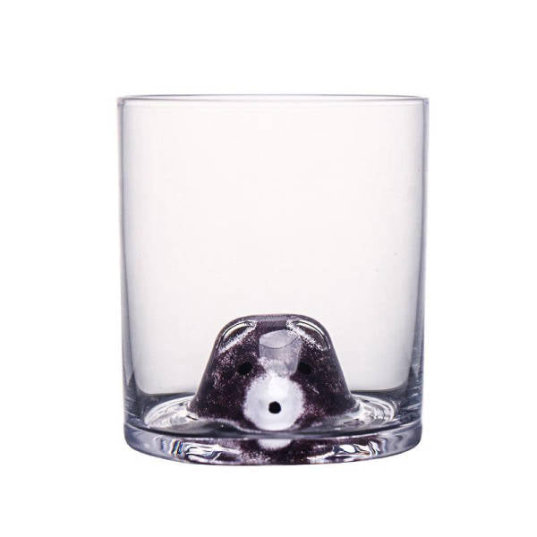 Verre à whisky Ours brun — figurine de ours brun en verre coloré au fond d'un tumbler transparent